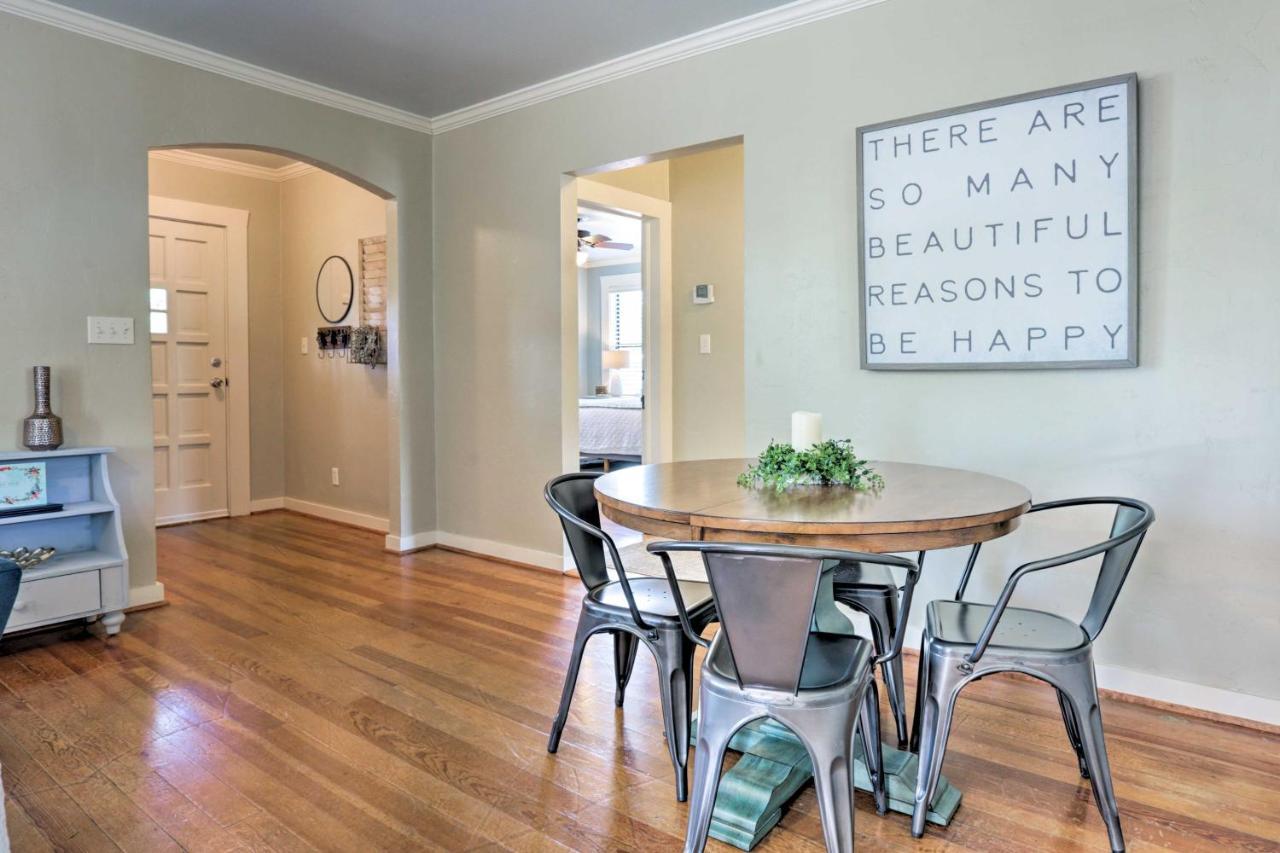 Holiday home With Grill - Walk To Main St! Fredericksburg