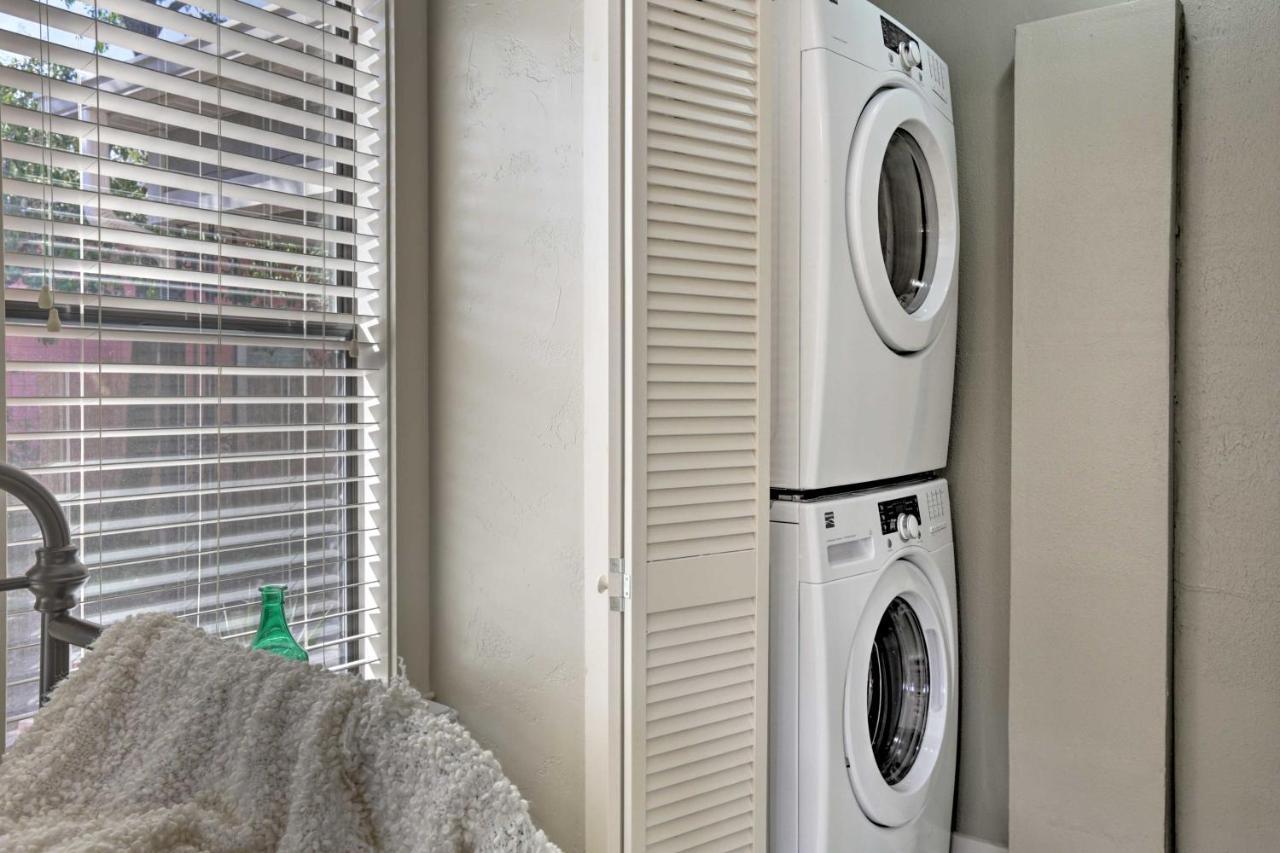 With Grill - Walk To Main St! Holiday home Fredericksburg