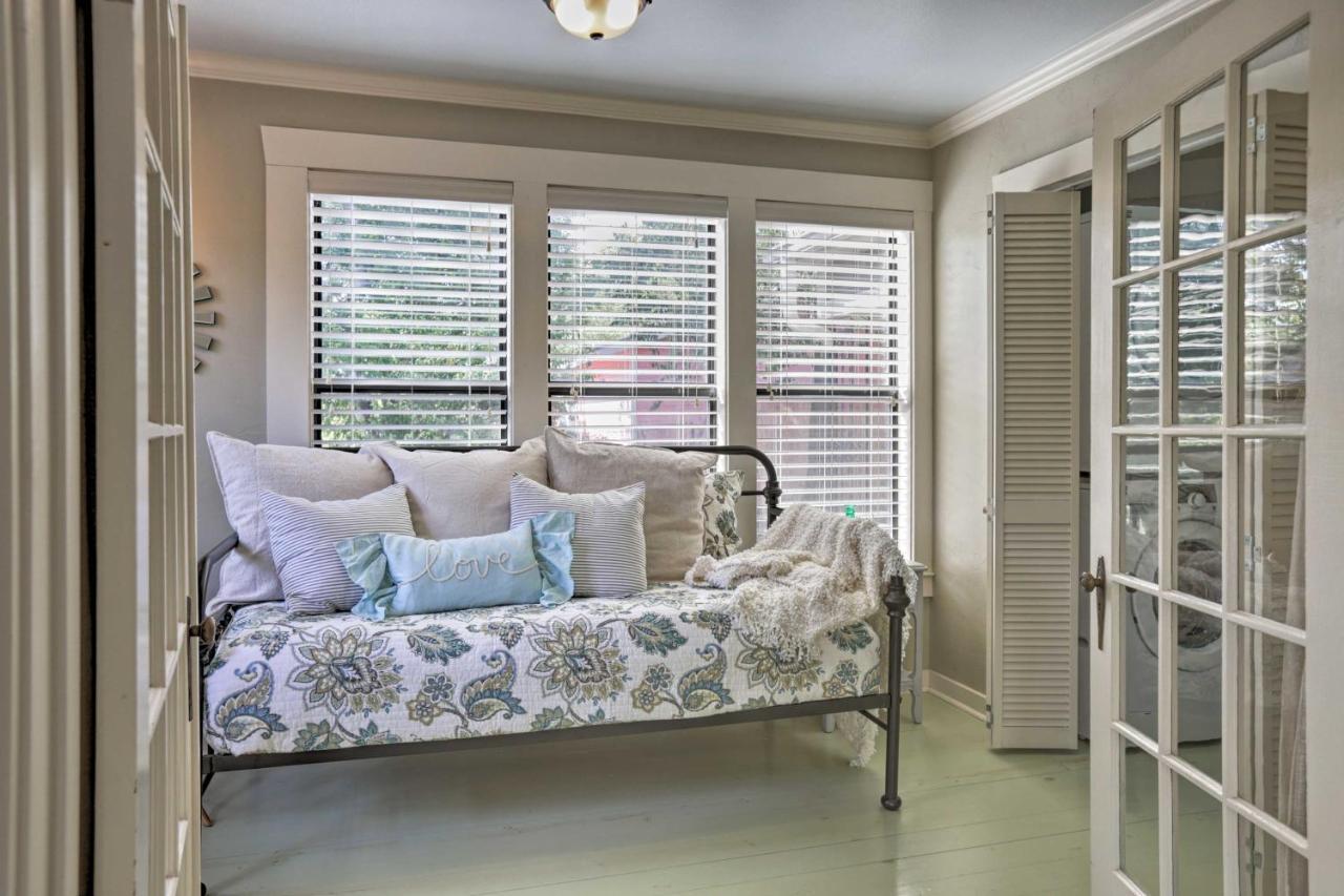 With Grill - Walk To Main St! Holiday home *