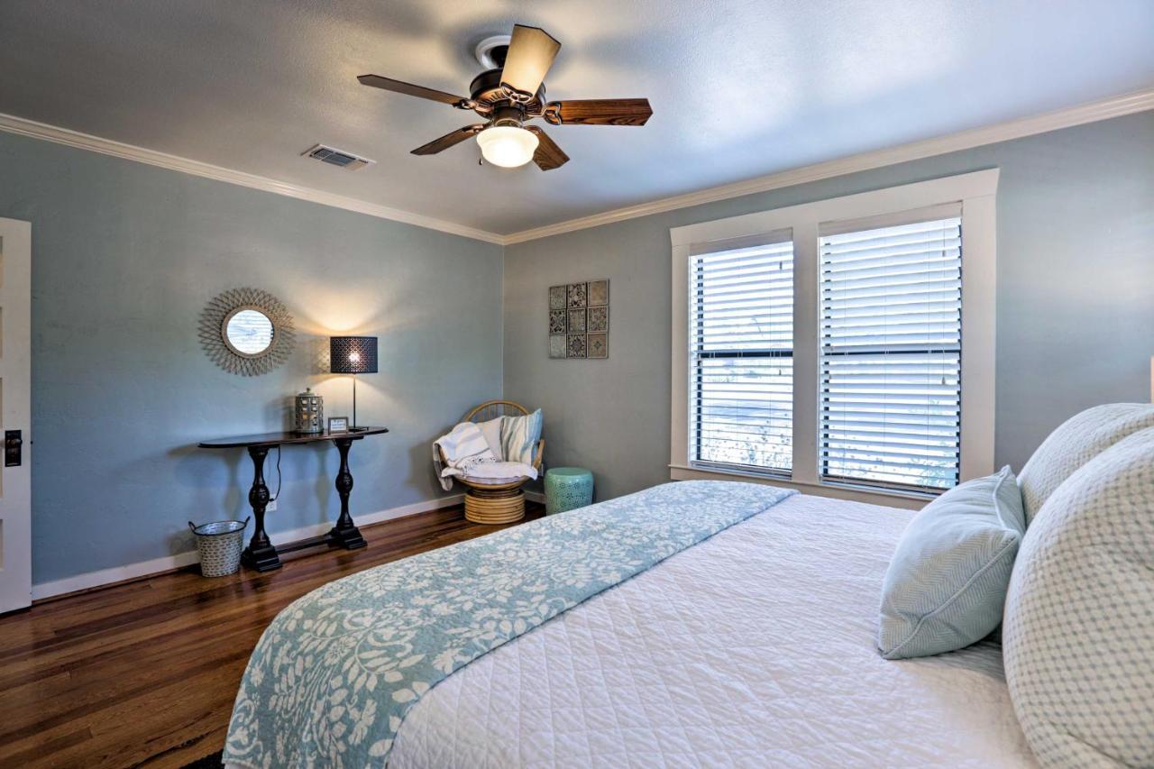 With Grill - Walk To Main St! Holiday home *
